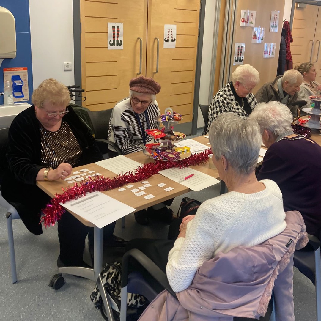 NCAlliance_NHS's tweet photo. Festive morning for Oldham Treatment Room Service yesterday with the Lower Leg Festive Social 🎄🎅🏻

With bingo, a raffle, a quiz and refreshments, it was ���a lovely way to spread some Christmas cheer!”

Photos: @OldhamRoom 

#LegsMatter https://t.co/rurHIq7YDD
