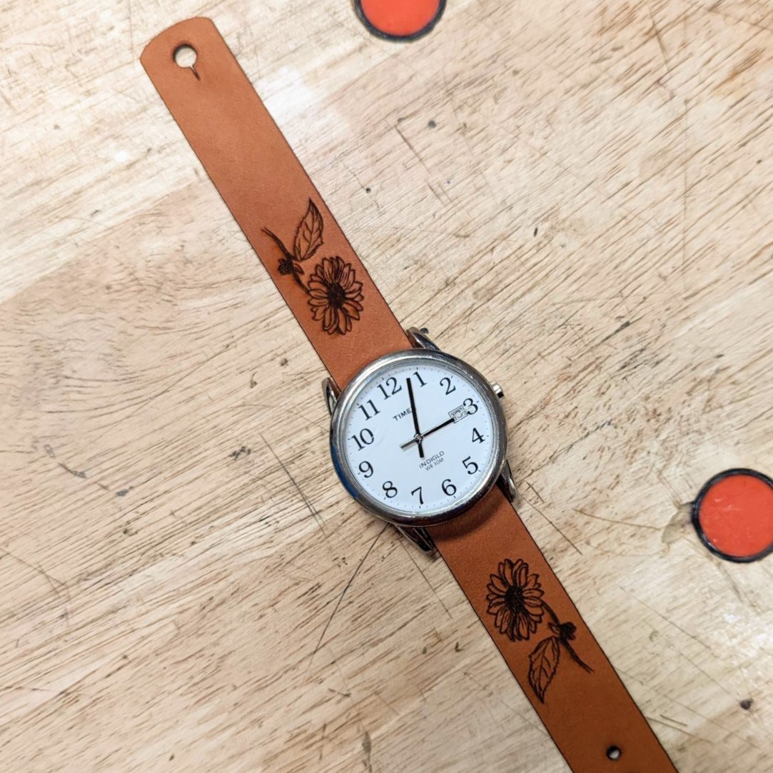 CCLDMakerspace's tweet image. 🎁 People are 3D printing and laser engraving all kinds of gifts, just in time for the holidays. 
#laserengravedgifts #3dprinting #makerspace