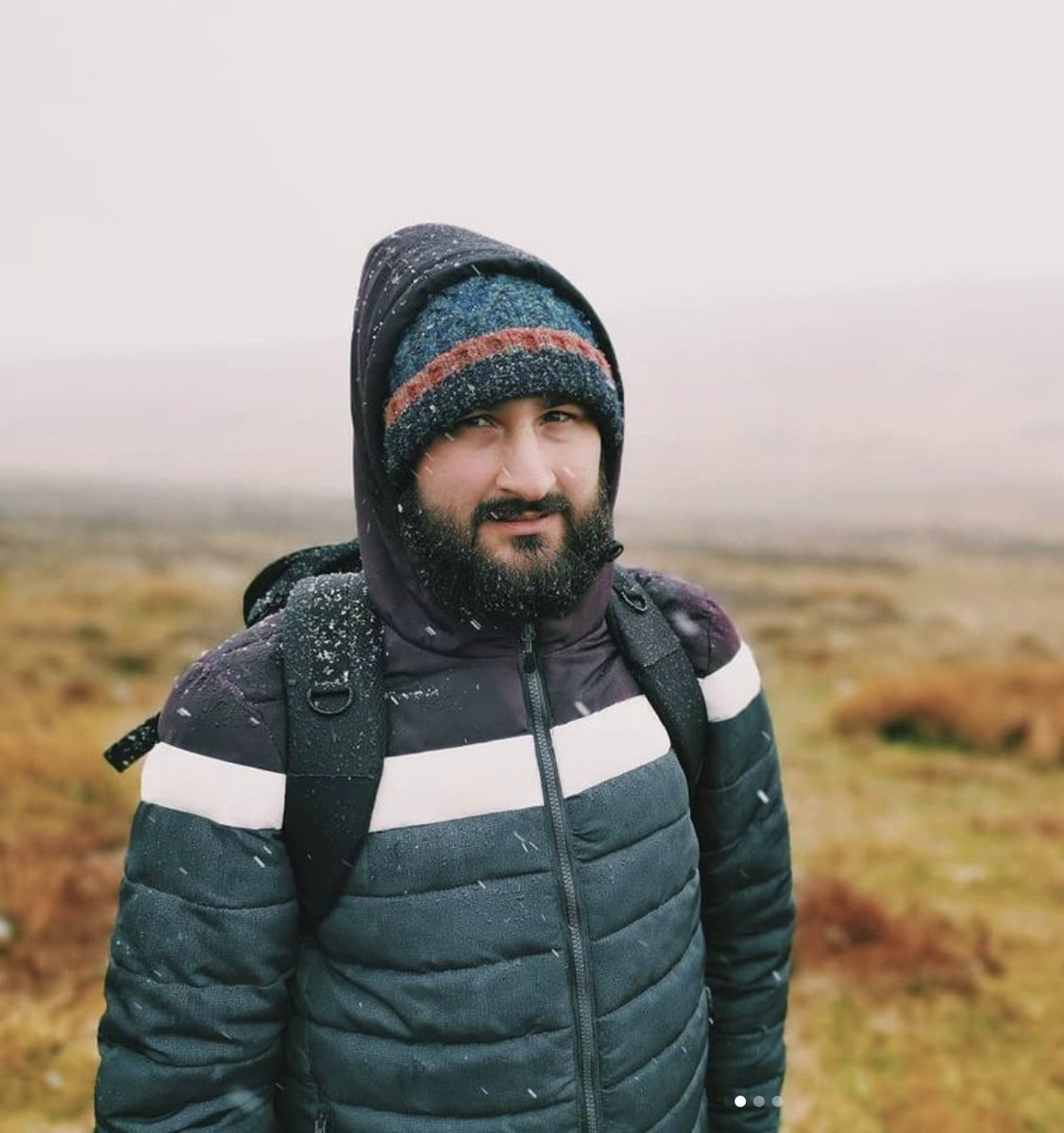 Our next writer for our upcoming Scratch Night is...

David! 🤩 (Araby to his fans 🤫)

@arabyartist is a musician and writer that talks a lot about love and pigeons...