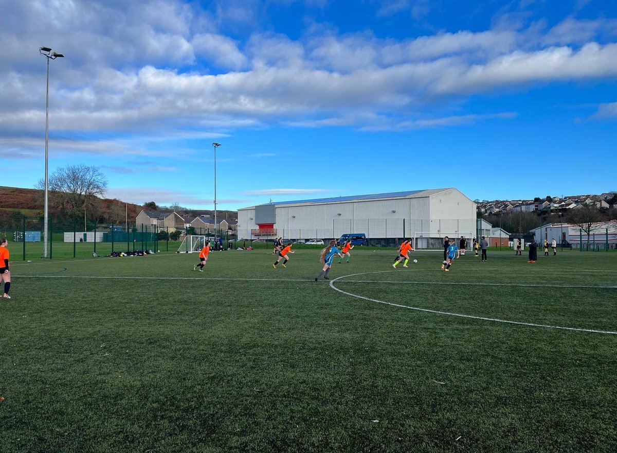 TCS_HWB's tweet photo. Some excellent football played by all schools invited to our U15’s Girls Tournament today. Thank you all for coming and we look forward to hosting the next one!⚽️ Big shout out to our sixth form students for helping with refereeing the games too!👍🏽 #TeamTon https://t.co/teMLkP6Dc4