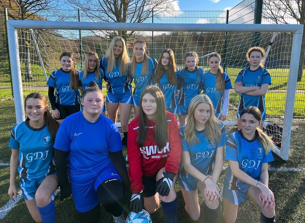 TCS_HWB's tweet photo. Some excellent football played by all schools invited to our U15’s Girls Tournament today. Thank you all for coming and we look forward to hosting the next one!⚽️ Big shout out to our sixth form students for helping with refereeing the games too!👍🏽 #TeamTon https://t.co/teMLkP6Dc4