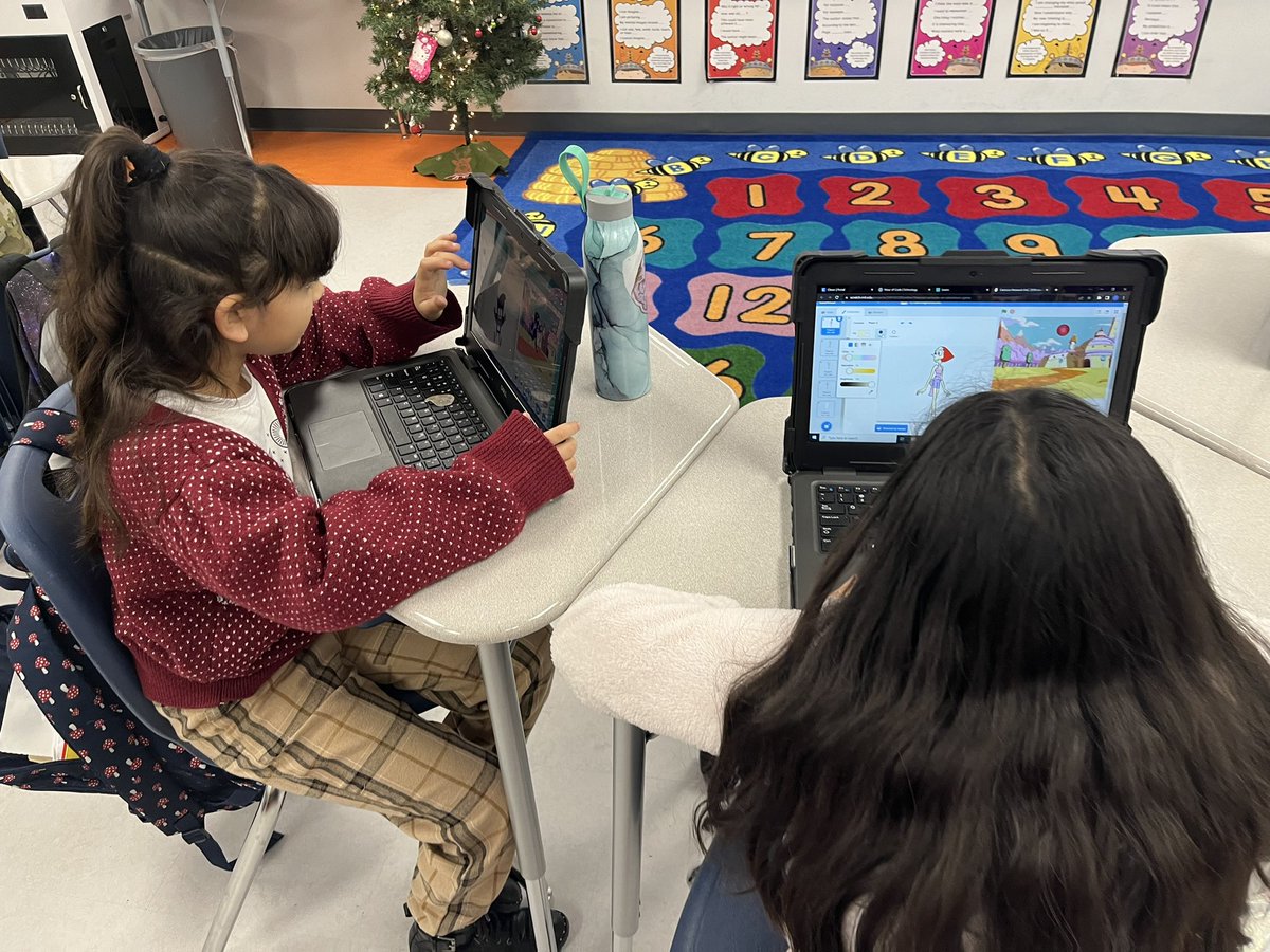 JSifuentes_BNES's tweet image. 🎶Oh what fun it is to start a Thursday morning with hour of code!🎶 💻🎮♥️🎄@BRodriguez_TECH #hourofcode2022 #TeamSISD