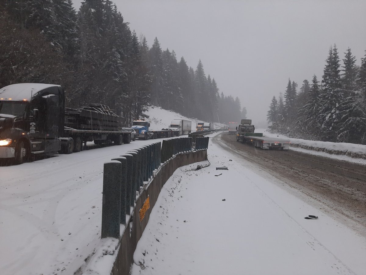 Snoqualmie Pass tweet media