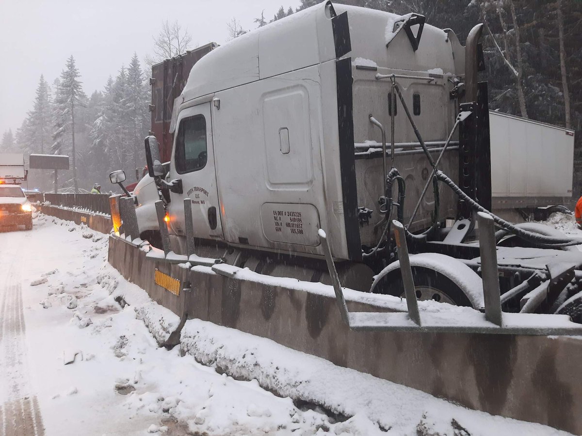 Snoqualmie Pass tweet media