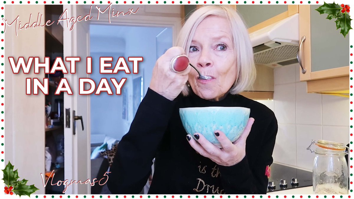 What I eat in a day! Watch here: youtu.be/UhY07TbT0-A

@AthleticGreens #whatieatinaday #dailysuppliments #healthyliving #immuneboosting #newwintercoat #avoidingsnacks #energyboosting #bettersleep #eatingroutine #healthyoptions #londonlife #singlelondonlife #cutebulldog
