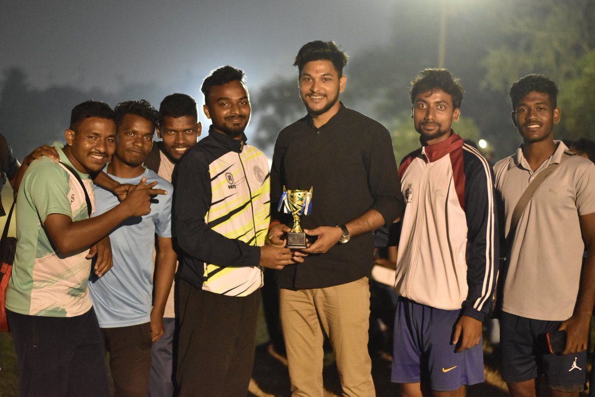 newhostelru's tweet photo. Inter-Hostel Football Tournament was organised by our New Hostel in collaboration with RNHEA to commemorate Diamond Jubilee Celebration,Our New Hostel became Champion defeating JC Hostel.Some pics of the final event are mentioned below.
#Total_New
#60_Years
#RavenshawUniversity https://t.co/1fP0D8lSni