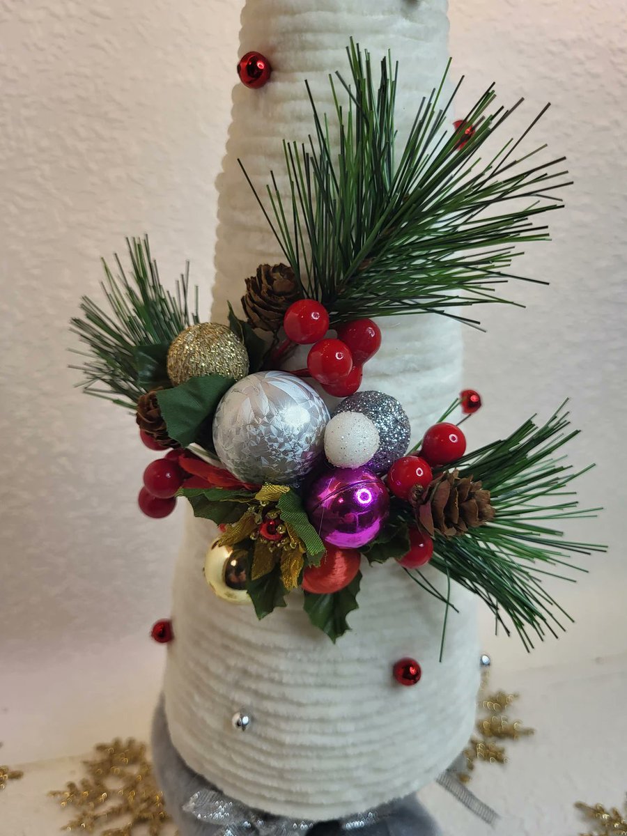 CreationTk's tweet photo. Santa Boots with Decorated Christmas Tree

#Santaboots #decoratedtree #christmastree #holidaycenterpiece #santatree #treedecoration #holidaytreedecor #santagiftdinner #tabledecor #christmasbooties #santabooties #bootiesornament 

Visit our shop @ https://t.co/NrK8qReC6o https://t.co/1LhhWsydp3