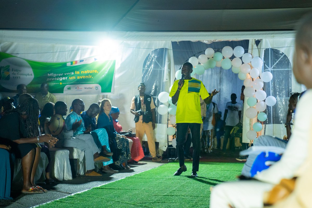 VertEmploi's tweet photo. Retour en images sur le Fashion Show : défilé, remise des attestations de participation et des lots.

@OimSenegal
@ongVis
@wutiko

 #AfricaTrustFund #EUInternationalpartnerships #TchequieAfrique #tekkifii #anpej #ADEPME 
#DUSgal #unmigration #climatechange https://t.co/MMGG2Jd7XZ