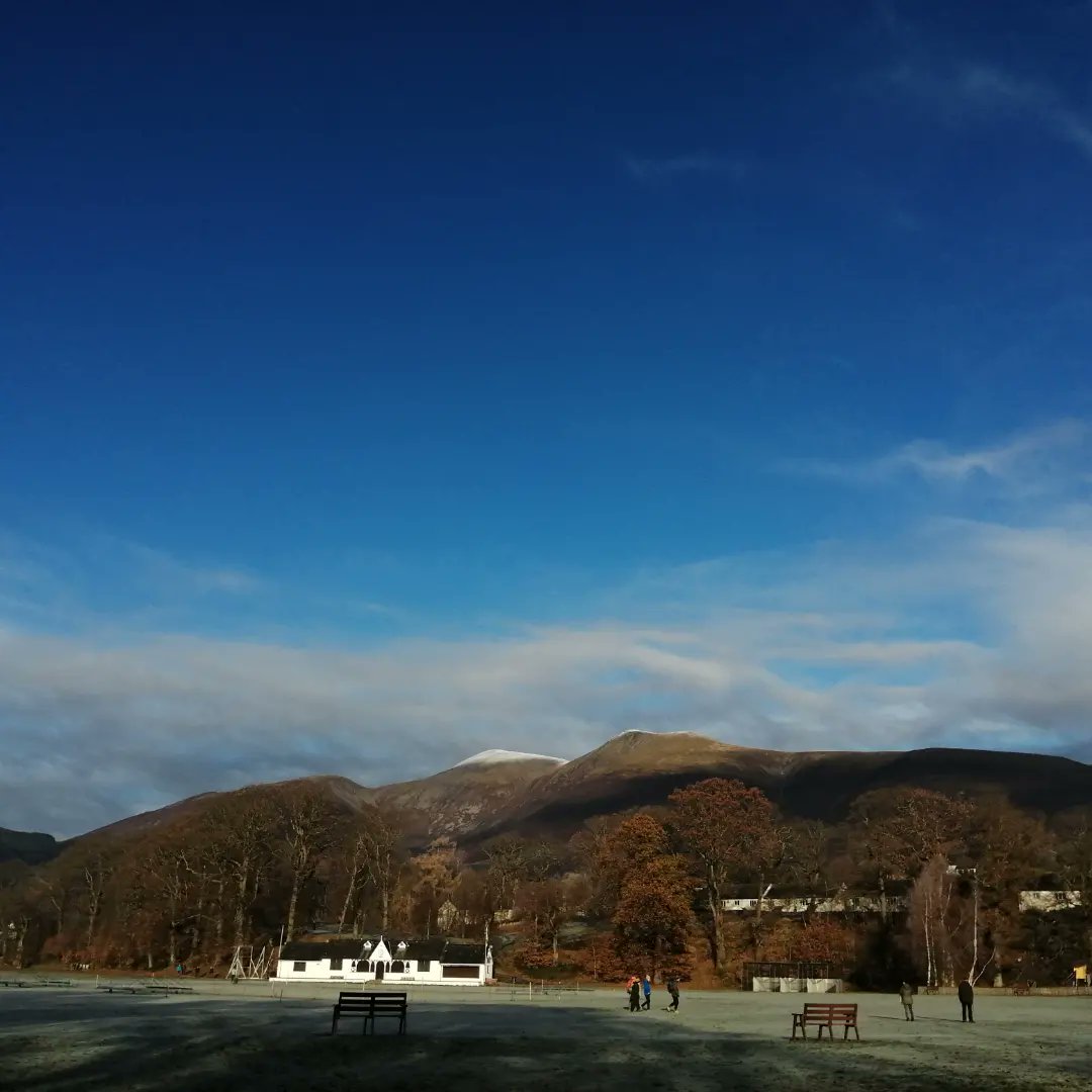 LinnettHill's tweet photo. Baltic but beautiful today ❄️
Mega frosty, sunshine and flurries of snow 💙 #Keswick #Applethwaite #Millbeck #TheLakeDistrict #Cumbria https://t.co/8xHtlyS6H0