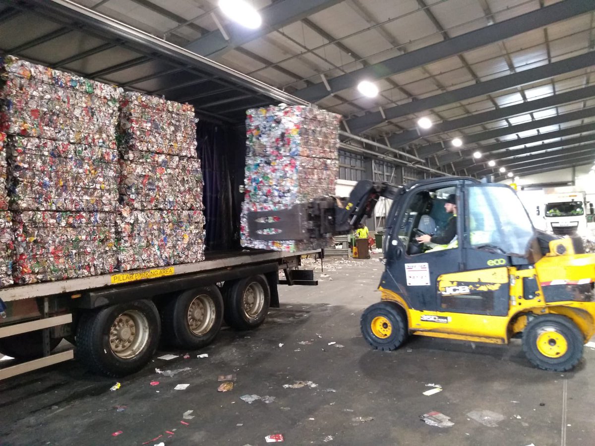 Today the last load of aluminum left Southall Lane Depot for 2022. 
Since we opened in November 2017 we've collected 1056 tonnes of aluminum a total of 67 lorries with 3,886 bales, equal to 68 millions cans of your favourite fizzy drink! 
@LamptonServices #recycling #hounslow
