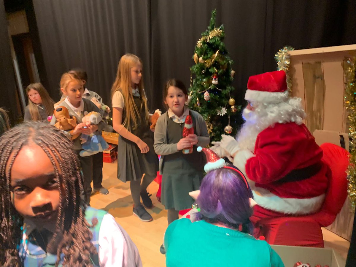 ParkViewUpdate's tweet photo. 🎄 🎅 https://t.co/GQzH5kEset
