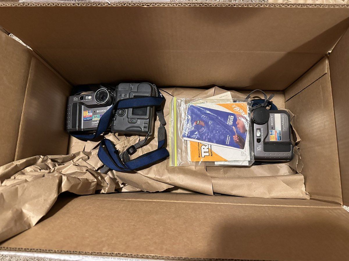 TechThrowback's tweet image. Someone just shipped me a bunch of Mavicas like this, huge box, some paper thrown in there. Pretty sure they’re all dead now if they weren’t before. 😳