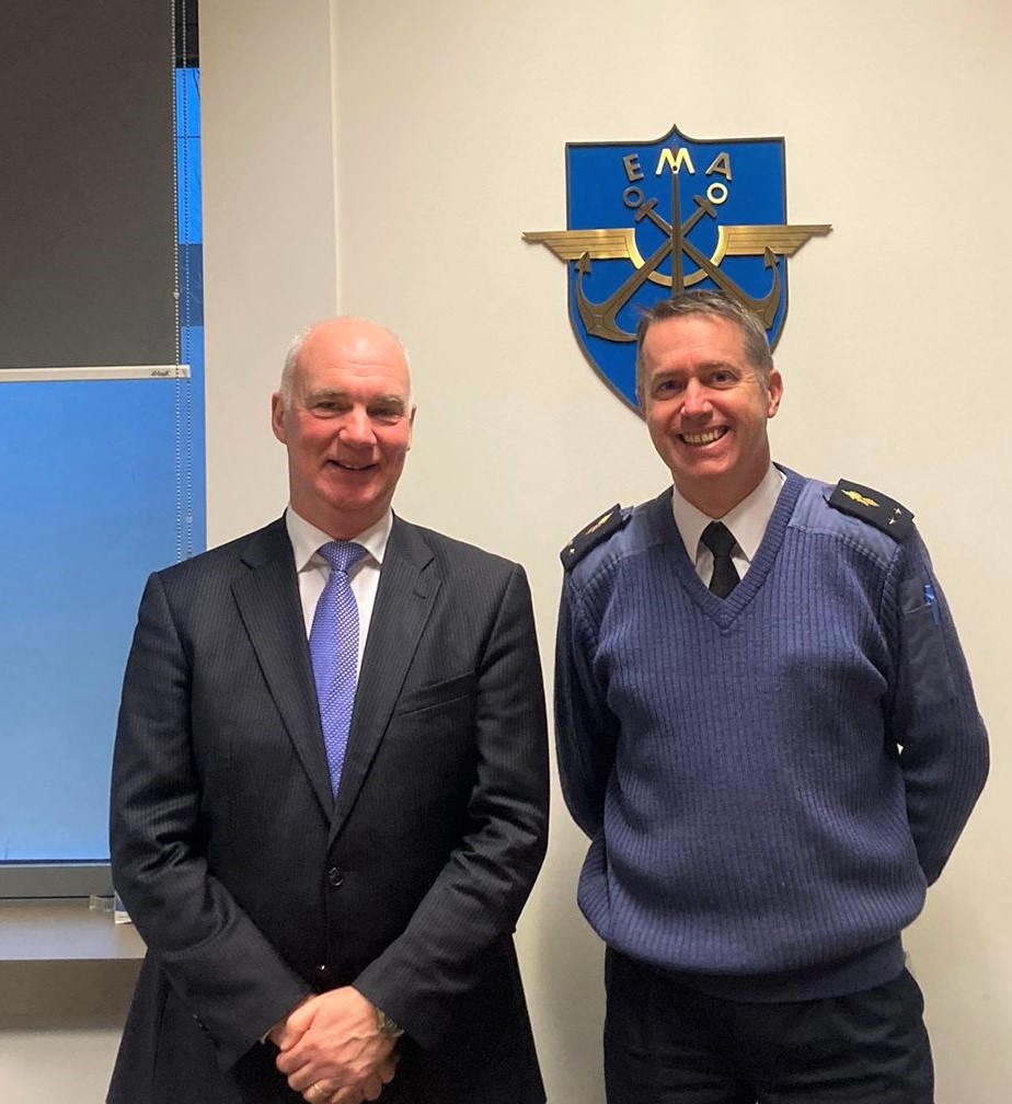 🇪🇺🇫🇷 Le général Bauer, adjoint au commandant de la cyberdéfense, a rencontré le général White, directeur CIS&amp;CD au sein de l’état-major de l’Union #européenne pour échanger sur les travaux effectués par l’#EMUE et le développement des structures de #cyberdéfense de l’UE. <a href="/eu_eeas/">European External Action Service - EEAS 🇪🇺</a>