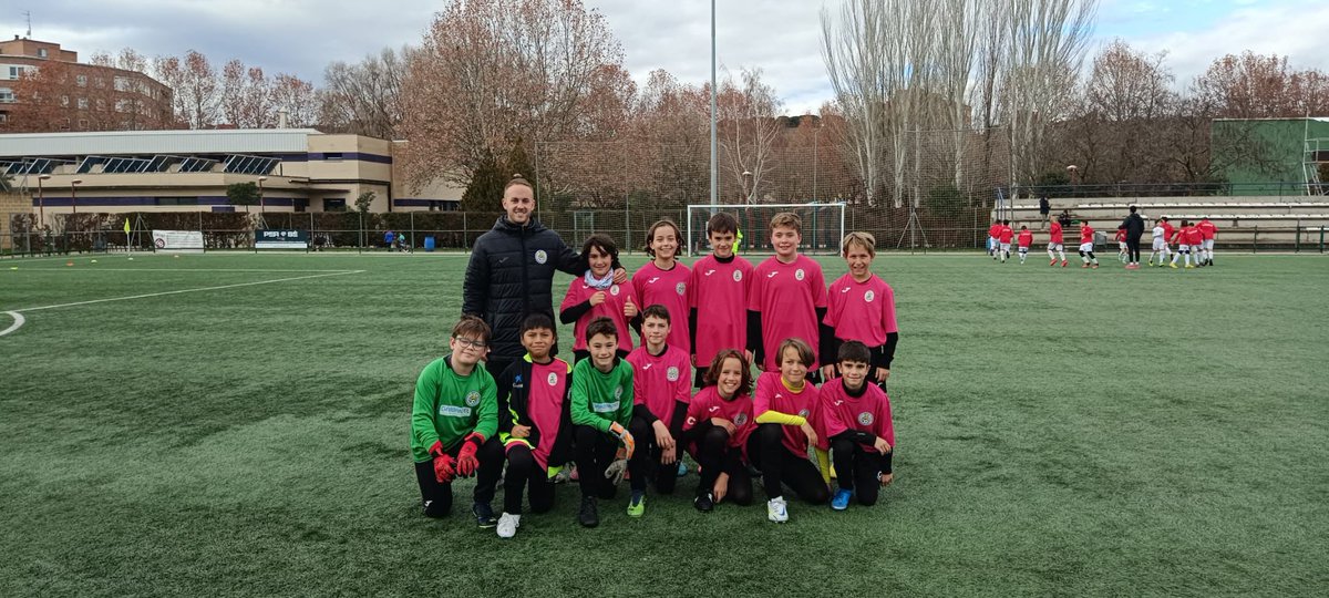 LINKOavila's tweet photo. FÚTBOL 7⚽️

Alevin “B”

Muchas gracias @CDVictoriaCF otra vez por la invitación un placer compartir este día con vosotros 
Gracias por estos momentos 
1,2,3 Linko 🖤💛 https://t.co/ErTNCWs6LD