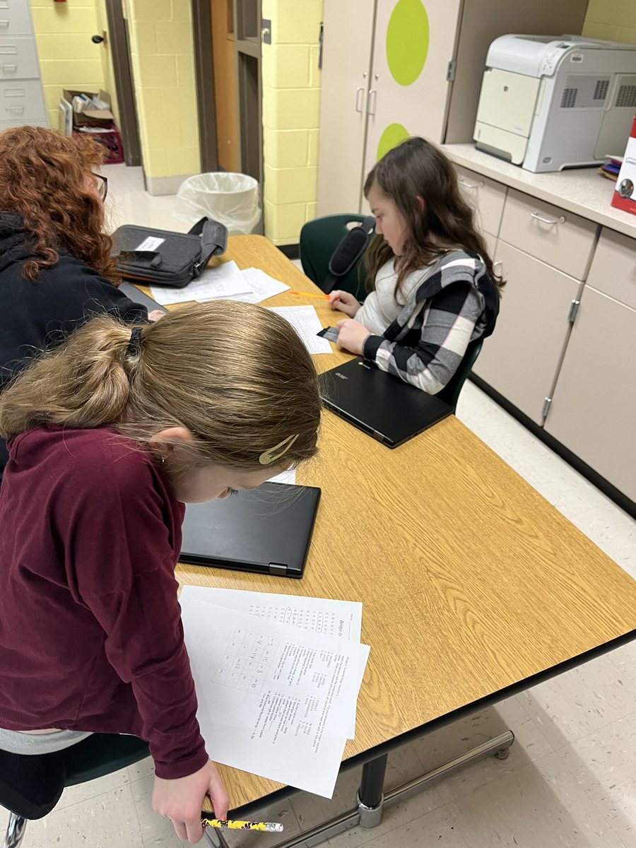 MrsEstand's tweet photo. 4th Grade Enrichment students peer editing our final letters after finishing Bridge to Terabithia! #d123 #d123han https://t.co/GtBSDuXHEk