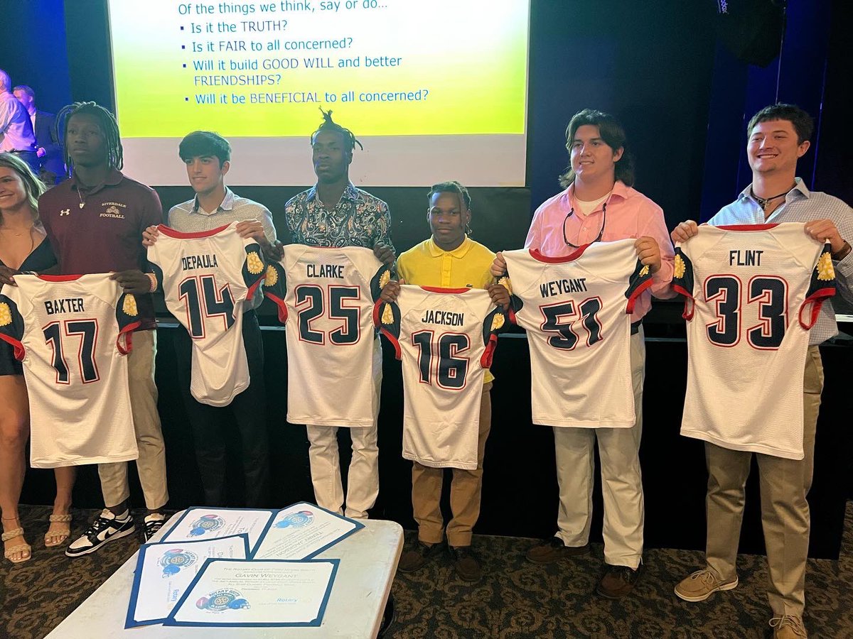 We are very proud of our seniors who were honored to play in the Lee County Allstar Game. Thank you guys for everything you’ve done for this program!