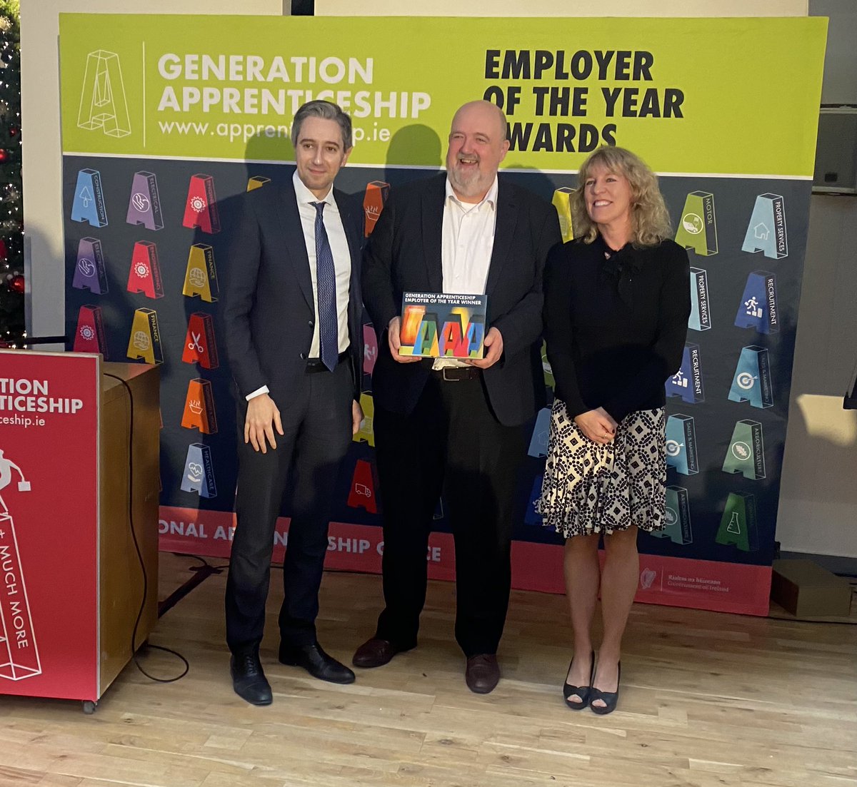 A massive congratulations to OEM Apprenticeship employers @DennisonTrailer and @dairymaster on winning awards in the Excelling diversity in the workplace category 👏🏻👏🏻Thank you @apprenticesIrl for another wonderful event. 
#generationapprenticeship #employer #awards