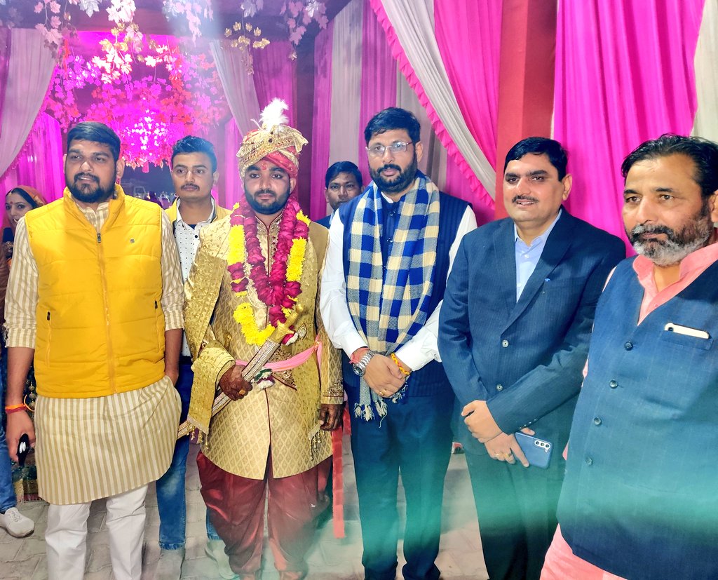 rajeshchbjp's tweet photo. विभिन्न शादी समारोह कार्यक्रमों में सम्मिलित होकर वर-वधु जोड़ों व परिवारजनों को मिलकर बधाई एवं शुभकामनाएं दी। https://t.co/h54DZfZwkt