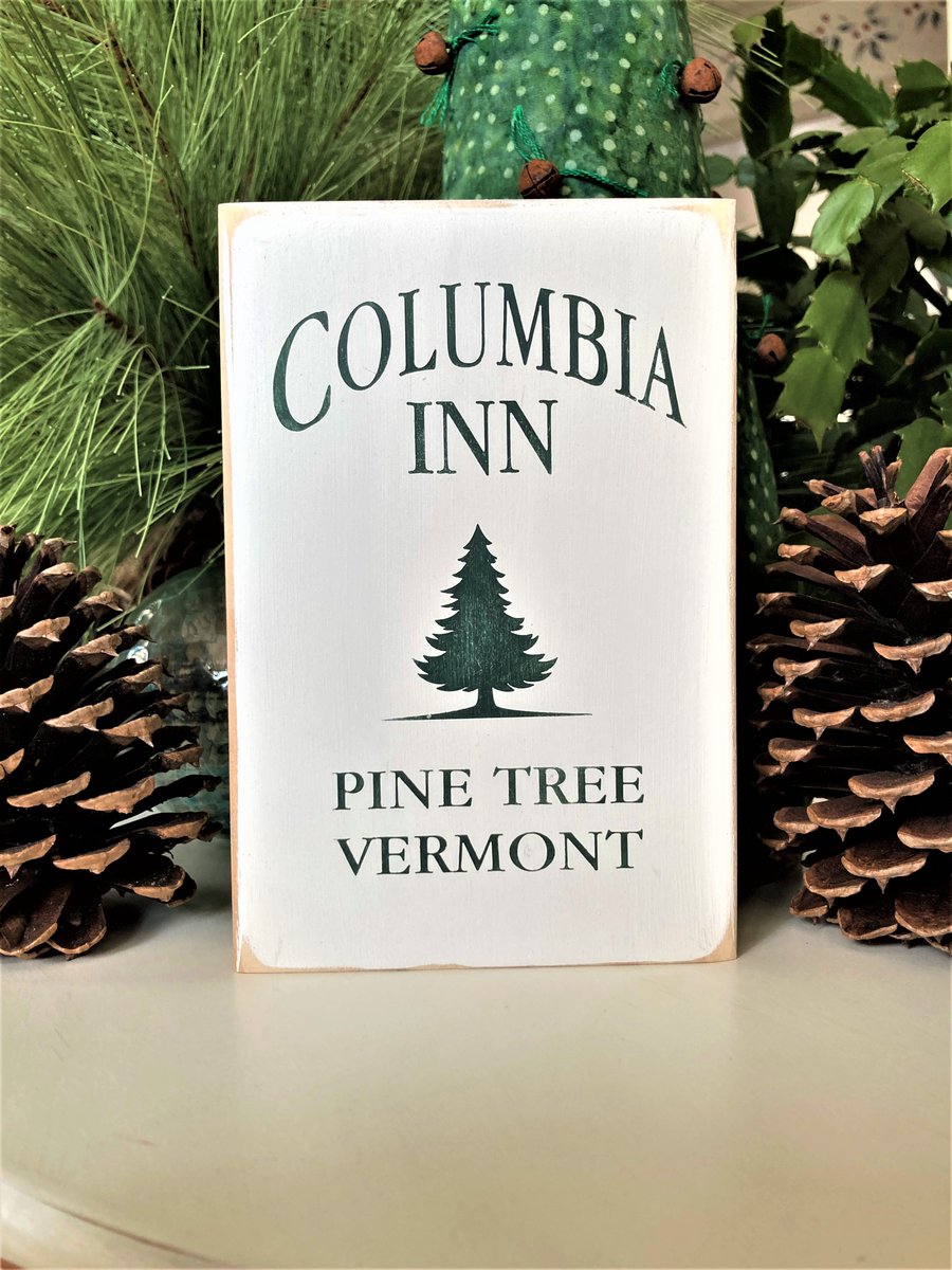 CountryWorkshp's tweet photo. New in our Etsy shop. #miniversion of our #ColumbiaInn Sign - #WhiteChristmas -Hand Painted - #TieredTrayDecor - Christmas Decor - #ReadytoShip #tmtinsta  https://t.co/i6Fus9TJVi via @Etsy https://t.co/G3tC7lYlLq