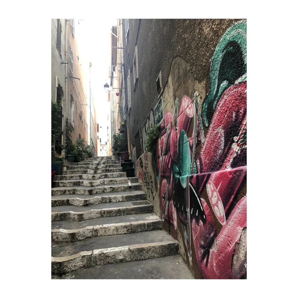jan_landen's tweet photo. Marseille... Le Panier... Chez Santi... RAPIMENTU 

#editionsslatkine 
#marseille https://t.co/kzR2K78NJi https://t.co/rYpjgHF5EE