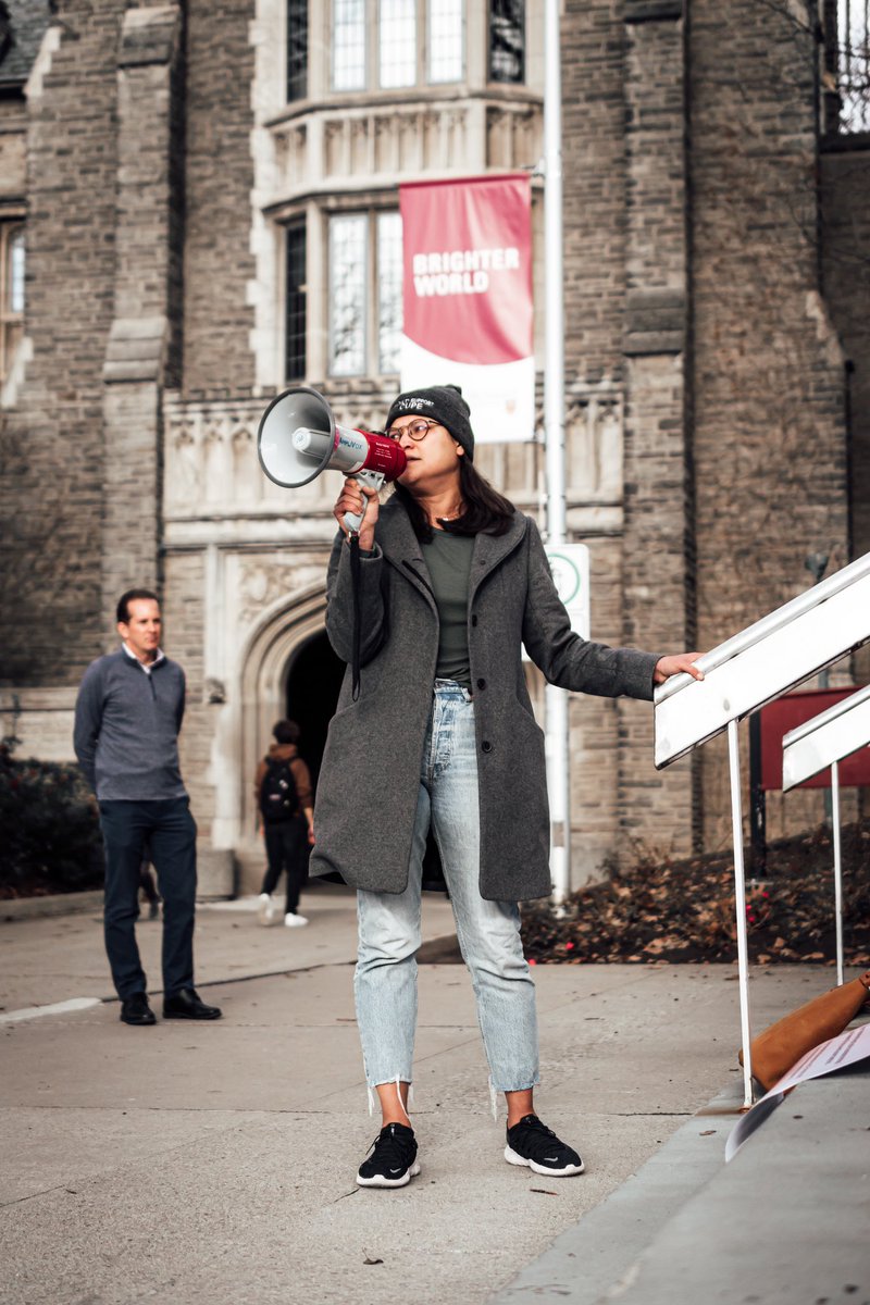 Powerful action of solidarity with <a href="/cupe_3906/">CUPE Local 3906</a> TAs and RAs-in-lieu striking for a #BetterMac. 

Students and faculty delivered giant letters of support to the vacant president’s office where they were received by staff.