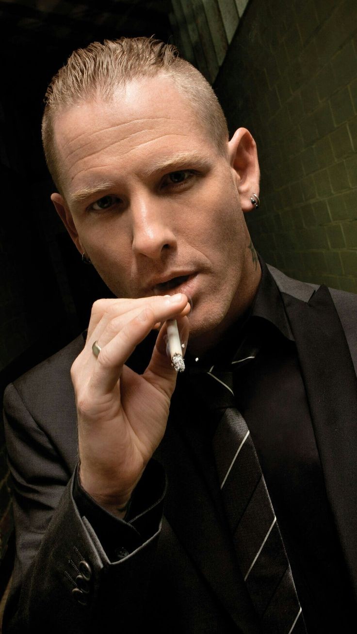 Happy birthday Corey Taylor!! 