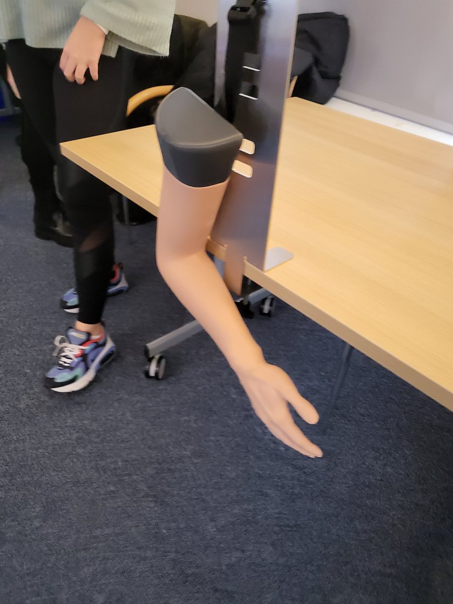 It's induction for the newbies @EDRSCH @AcuteFloorPRH ! Time to get the awesome colles trainer out @LimbsandThings1 - lots of satisfying reductions today.