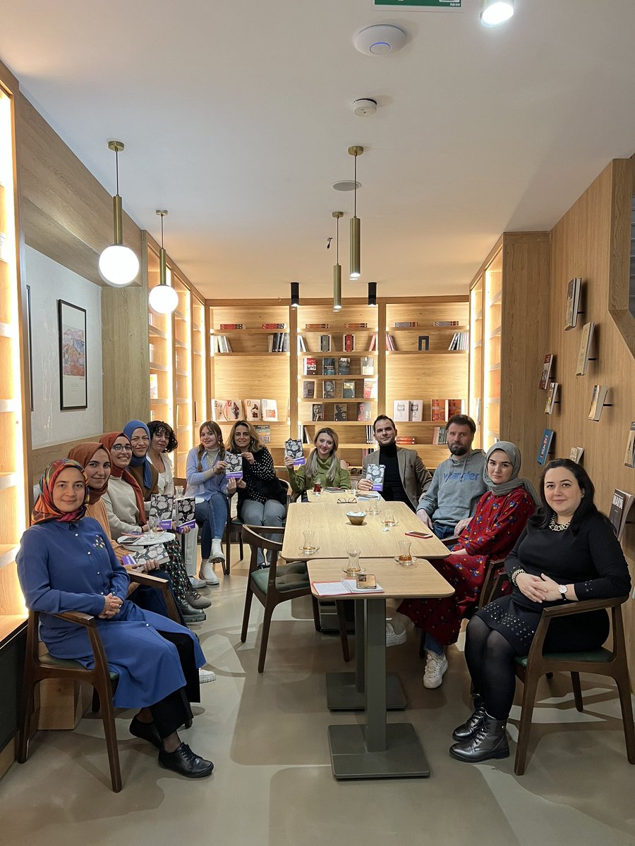 Bu akşam Zeytinburnu Kitapçısı'nda Nuripaşa İlkokulu öğretmenlerimizi ağırladık. 

Edebiyat dolu güzel bir akşam oldu. 🤗