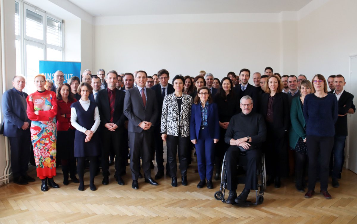 IFPrague's tweet photo. Atelier #Europe de l'@IFParis : l'Institut français de Prague accueille le réseau culturel européen pour échanger sur les priorités et projets de demain.

Po 2 dny hostíme v Praze workshop Evropa Francouzského institutu, na kterém se sejdou kolegové z celé evropské kulturní sítě. https://t.co/MiNiLWAFzW