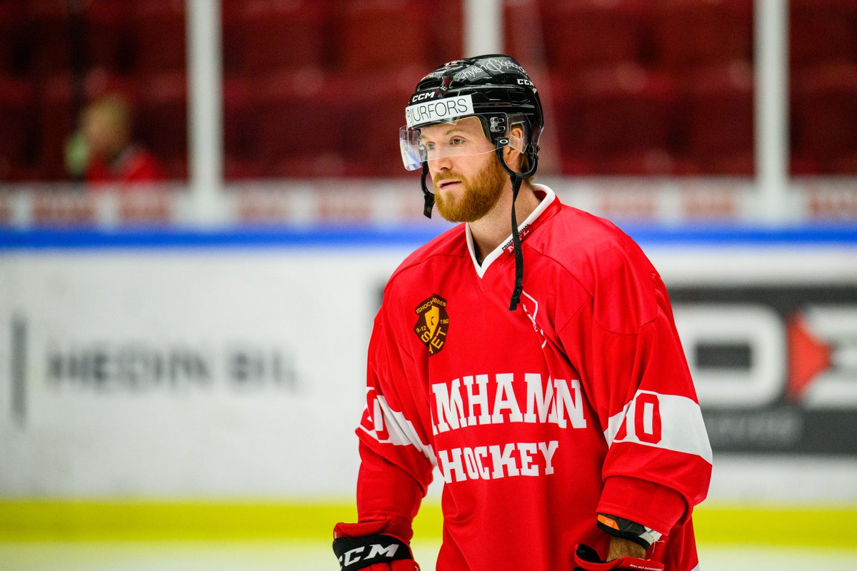 Uppvärmningen - där vi bär Limhamn Hockeys matchtröjor för att vara en del av deras 60-årsjubileum - är klar! ✔

#HjärtaKvalitetStolthet #MIFSKE