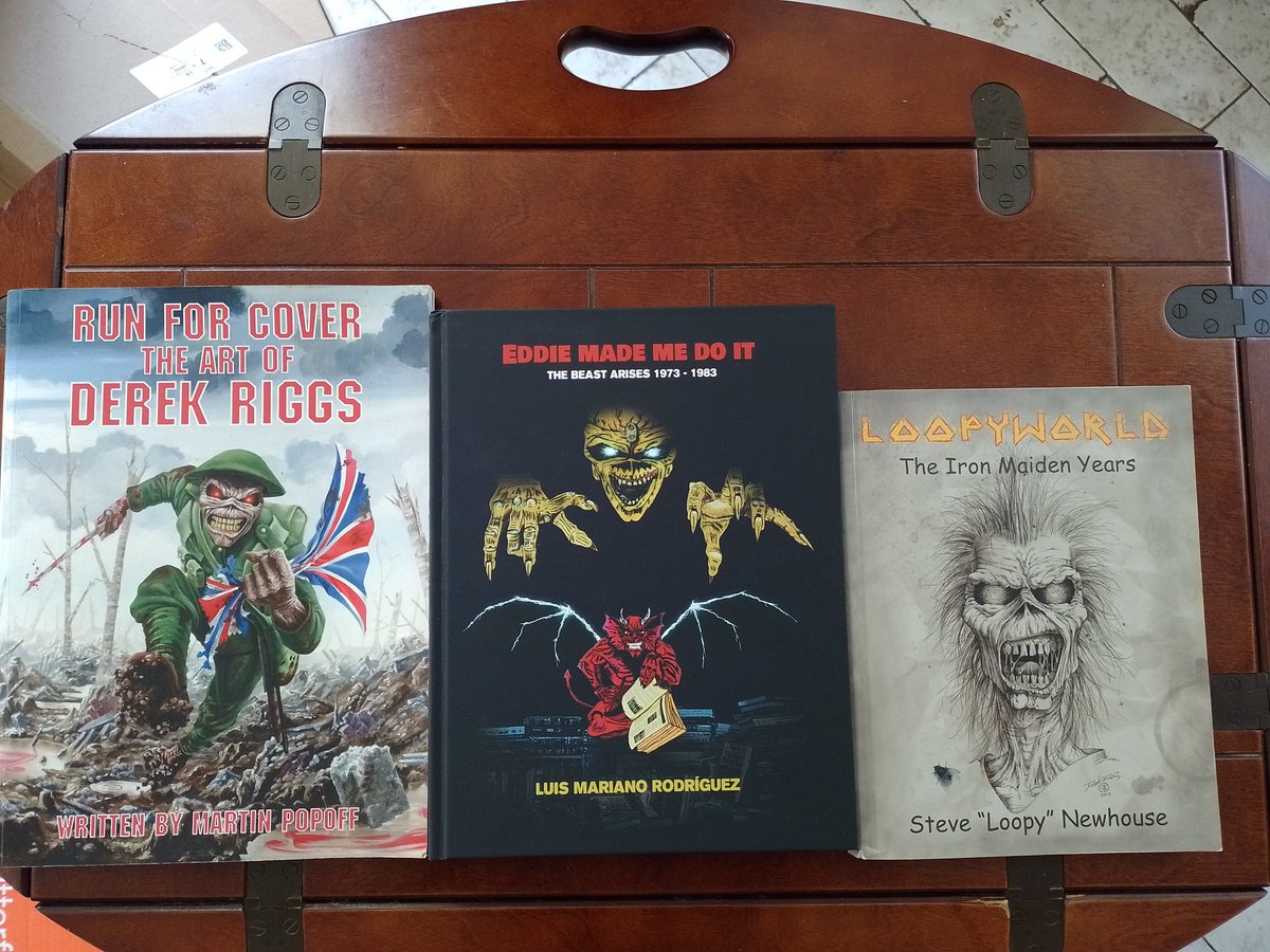 Luisma1974's tweet image. In case you're wondering how big is the book #IronMaiden here are #DerekRiggs book, #EddieMadeMeDoIt and #Loopyworld book