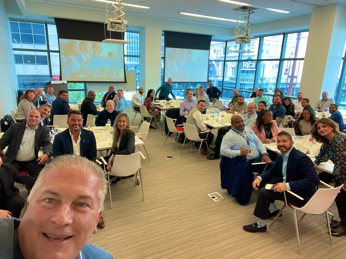 Fantastic session this morning with our Senior AO #United ✈️ Leaders from around the 🌎 in the Great State of Texas 🤠Connecting people, Uniting the World💙 @weareunited @tscott1502 #beingunited