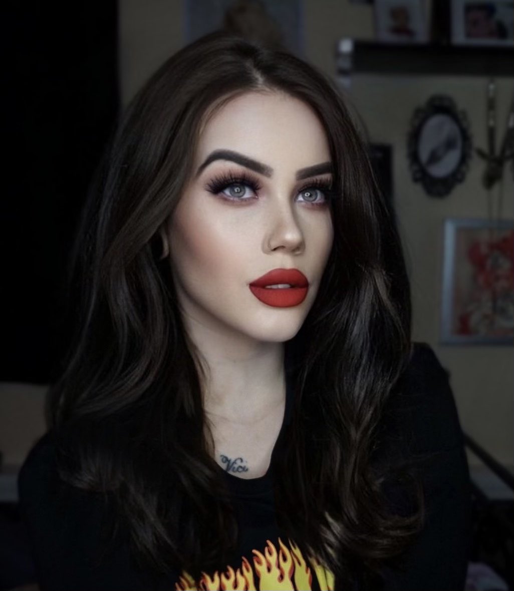 🦋S on Twitter: "Thinking about pale skin dark haired me. Sigh."