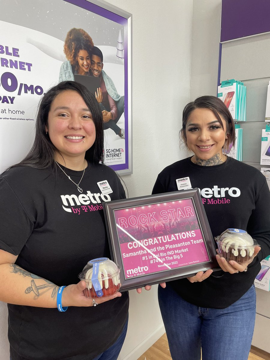 Samantha and the @MetroByTMobile #pleasantontexas team #1 in the Del Rio market for the month of November!! 🎉💪Thank you for being super awesome and hooking our customers up with the best network in wireless! @ArtA2016 #smradelrio #smratexasouth
