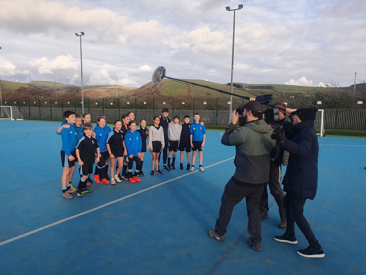 yggllangynwyd's tweet photo. Yn ddiolchgar i @boomcymru am ddod mewn i ffilmio dysgwyr 7 a 8 yn ail greu gôls o cwpan y byd! 
Grateful for @boomcymru for coming in to film with year 7 &amp; 8 recreating some goals from the world cup
Edrych ymlaen i weld nhw ar y 📺
Looking forward to see them on the 📺
#TîmLlan https://t.co/HUH6jYRSlD