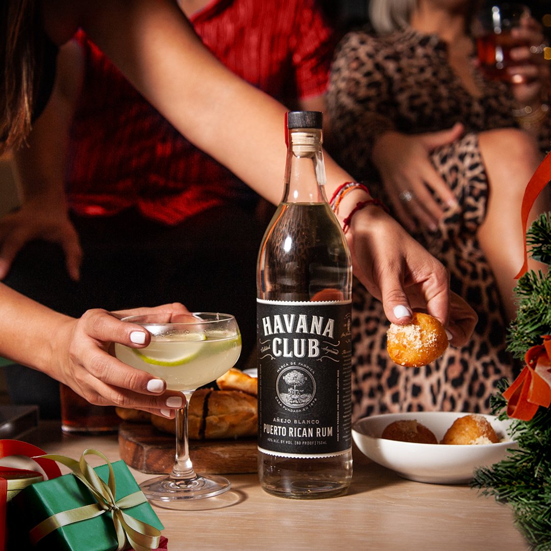 No importa la ocasión, Havana Club is always invited. Tis' the season para reunir al combo and share some family moments. If you're still thinking on holiday gifts, consider adding Havana Club to the list of stocking stuffers.