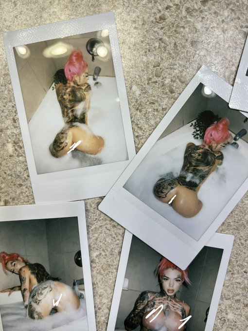 Polaroids are going out today 💖🫶🏻 Thanks everyone who has ordered! 💗  You can get your own here  https://t