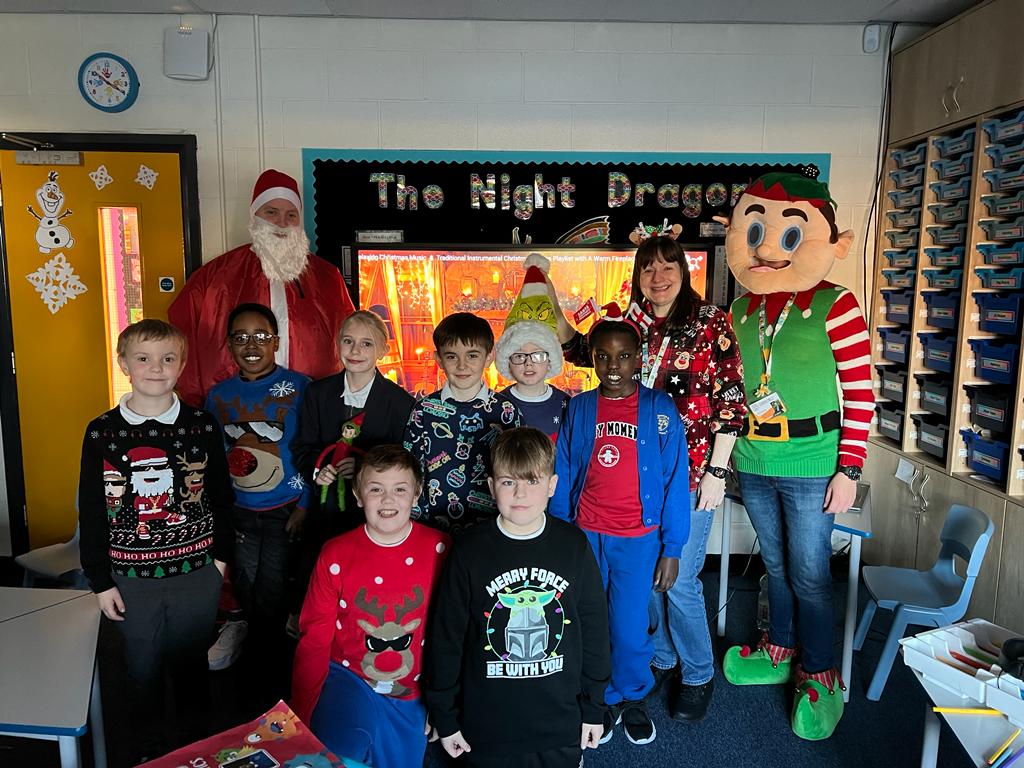 Flomellynews's tweet photo. Ho Ho Ho! 🎅🦌 A fabulous Christmas jumper day at #FloMelly! https://t.co/eSa0VTugEH