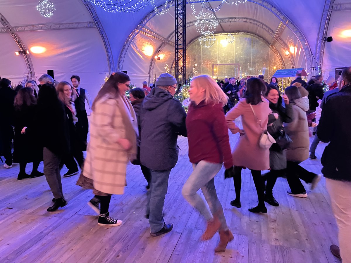 ScotGovBrussels's tweet photo. The dancing is underway at our Ceilidh on the Brussels Schuman roundabout, in support of @scotrefcouncil.
The live music, delicious food and good cheer continues until 10pm, with all welcome to join.
๐ด๓ ง๓ ข๓ ณ๓ ฃ๓ ด๓ ฟ๐ถ https://t.co/Gw9Mb1OxEu