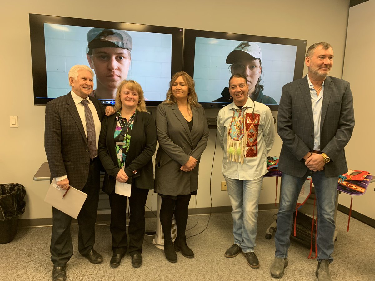 YESThunderBay's tweet photo. Thank you to everyone who joined YES, Contact North / Contact Nord and Working Warriors for the official Grand Opening of our Service Hub.  We are celebrating with information, prizes and food until 3pm today at YES.  Be sure to drop in. https://t.co/b3yi87eSiw