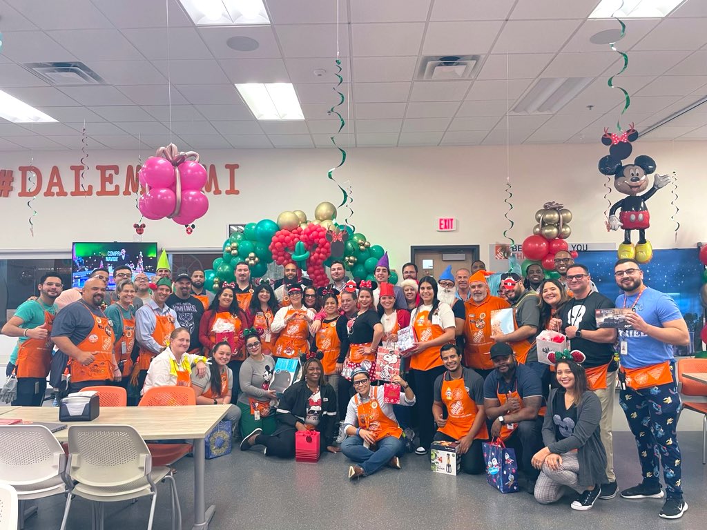 GabbyAlvarezTHD (@g_alvarez007) on Twitter photo Celebrating the Holidays #DaleMiami style! <a href="/FrancesSalgado5/">Frances McAvoy</a> <a href="/LauraAlvarez190/">Laura Alvarez</a> <a href="/AniledisE/">Aniledis Echevarria</a> <a href="/jordana_kenia/">Kenia Jordana</a> Celebrating the Holidays #DaleMiami style! <a href="/FrancesSalgado5/">Frances McAvoy</a> <a href="/LauraAlvarez190/">Laura Alvarez</a> <a href="/AniledisE/">Aniledis Echevarria</a> <a href="/jordana_kenia/">Kenia Jordana</a>
