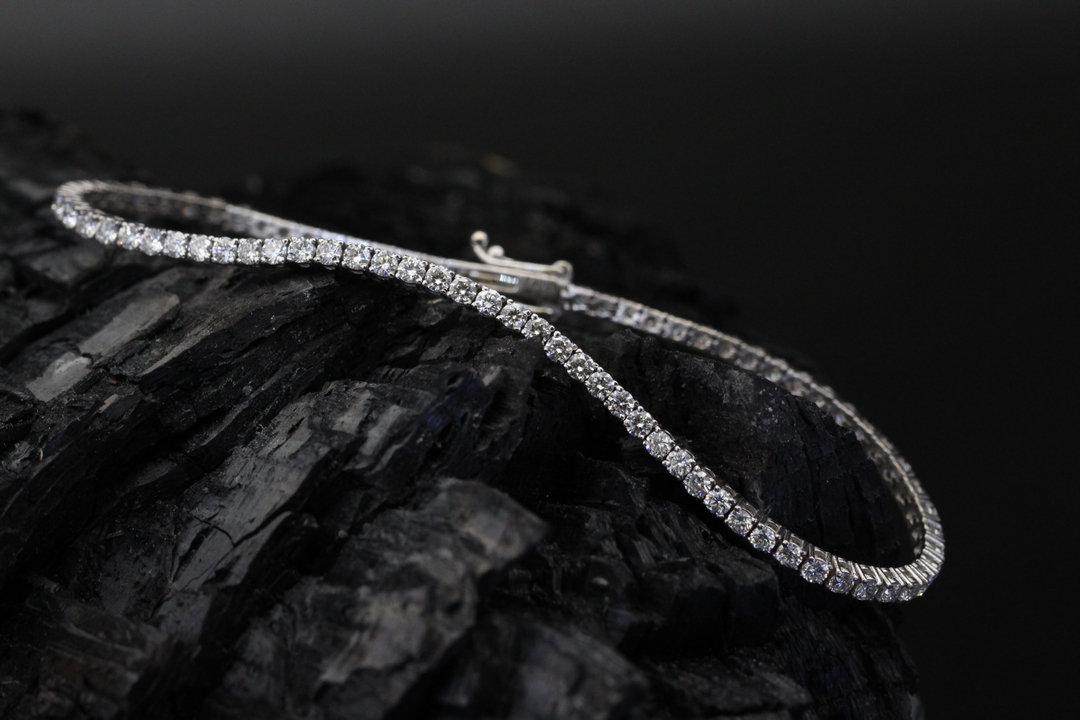 Tennis bracelet by Sagess

🇬🇧 Timeless, elegant, shimmering diamond bracelet, the perfect luxury gift for your sweet darling 💕
🇫🇷 Bracelet de luxe en diamant Intemporel, élégant et éblouissant. le cadeau idéal pour votre adorable chérie💕

#luxurybracelet #d