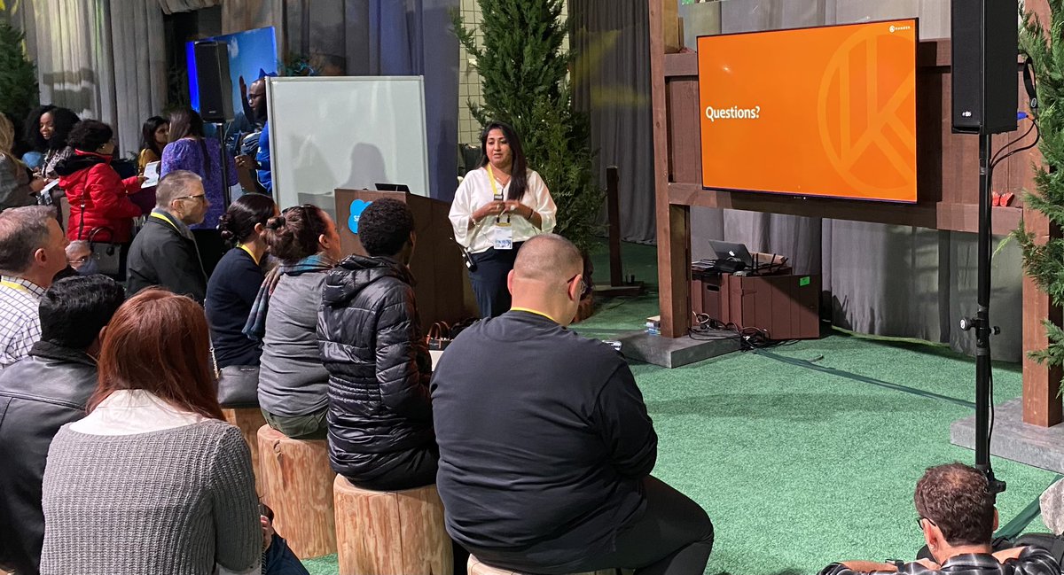 .<a href="/PalluAgs/">💥Pallavi Agarwal #bossladyKander💥</a> talking about <a href="/SalesforceUX/">Salesforce Designers</a> Design Mindset at NY World Tour. Awesome &amp; empowering talk!!