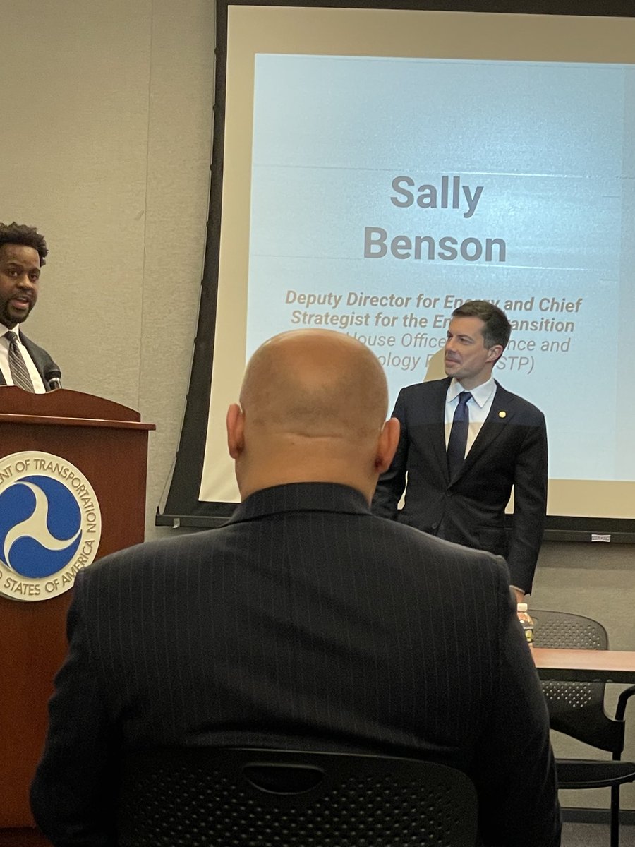 Great to see UM Professor and current Assistant Secretary for Science and Innovation at DOT ⁦<a href="/robertHampshire/">Robert C. Hampshire</a>⁩ and ⁦<a href="/SecretaryPete/">Secretary Pete Buttigieg</a>⁩ on the same stage discussing the future of infrastructure in the digital and low carbon economy ⁦<a href="/UM_CSIF/">UM-CSIF</a>⁩ ⁦<a href="/UM_CEE/">U-M CEE</a>⁩