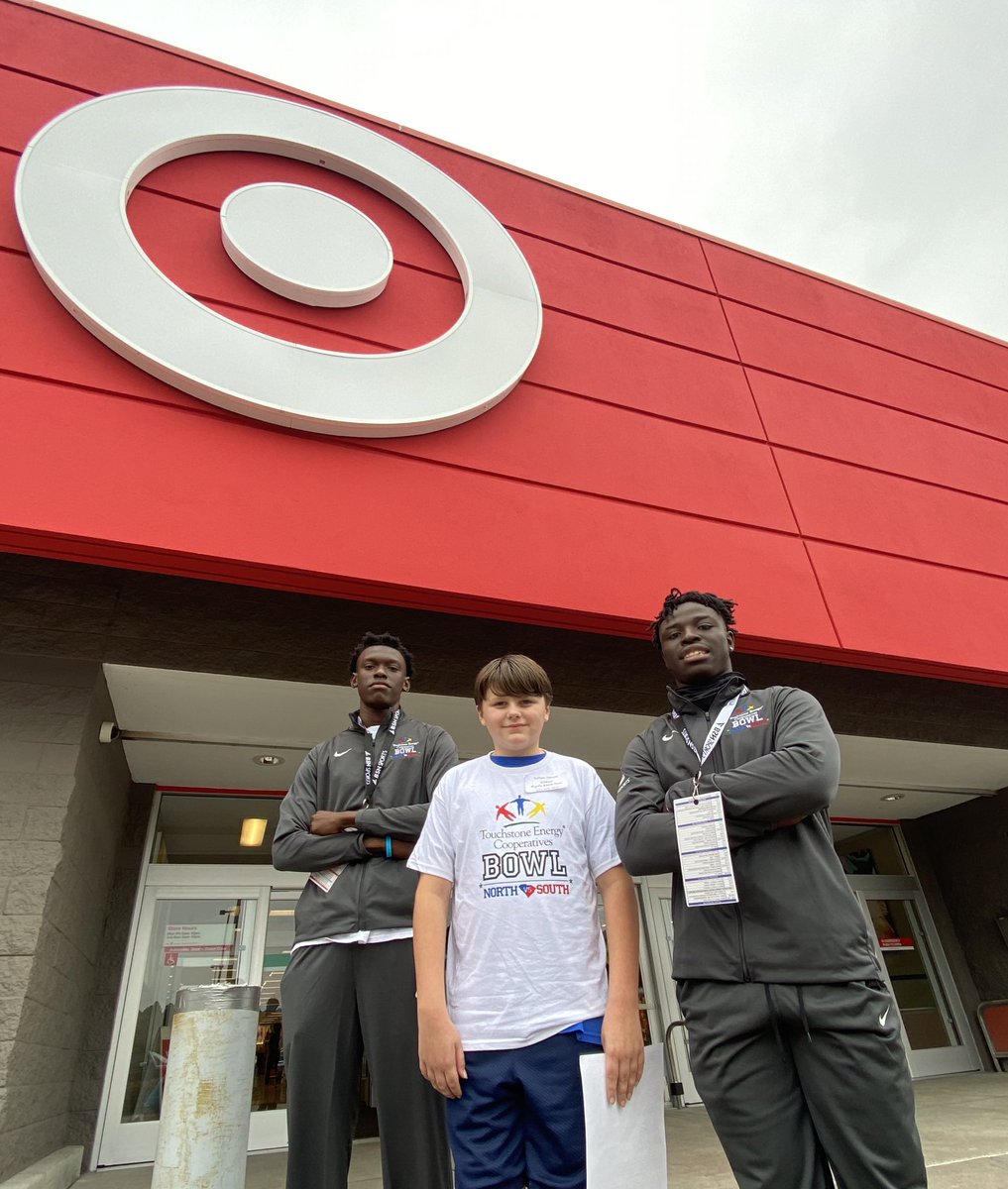 NorthSouthFB's tweet image. It is not always about football during the Touchstone Energy North South All Star game! @TSECooperatives @Target #TouchstoneEnergyBowl