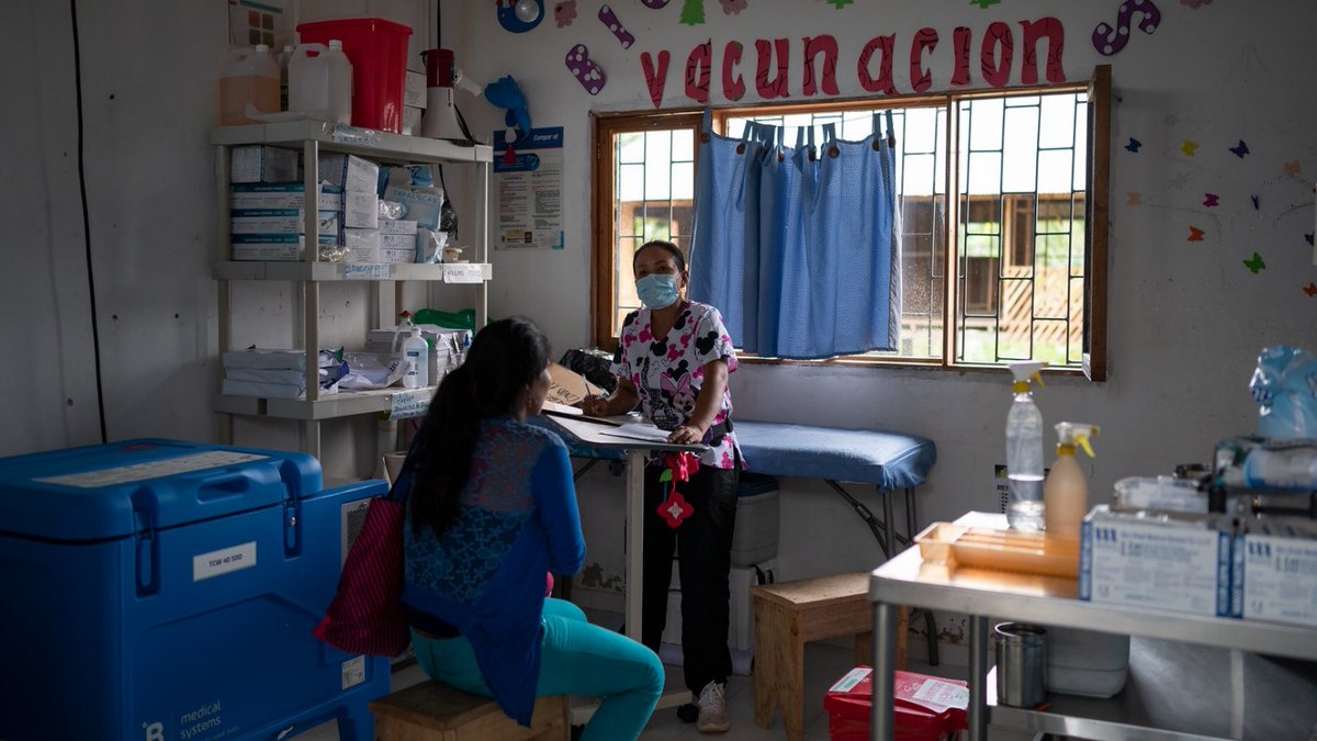 WHO worked towards increasing #COVID19 vaccination of indigenous populations in #Colombia 🇨🇴. Read the report here 🔗bit.ly/3Pa9K8Z Explore more #WHOImpact stories.