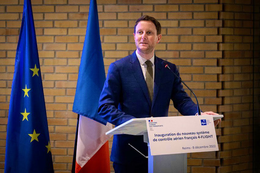 CBeaune's tweet image. #Aviation | Le contrôle aérien joue un rôle central dans la sécurité du transport aérien ✈️  @DGAC
 
A #Reims, j'ai inauguré le nouveau système de gestion du trafic #4flight : des outils innovants pour ➕ de sécurité - et de cybersécurité - et ➖ d’émissions de CO2 🌳