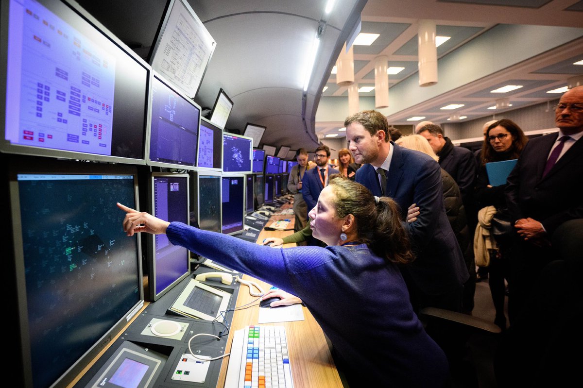 CBeaune's tweet image. #Aviation | Le contrôle aérien joue un rôle central dans la sécurité du transport aérien ✈️  @DGAC
 
A #Reims, j'ai inauguré le nouveau système de gestion du trafic #4flight : des outils innovants pour ➕ de sécurité - et de cybersécurité - et ➖ d’émissions de CO2 🌳