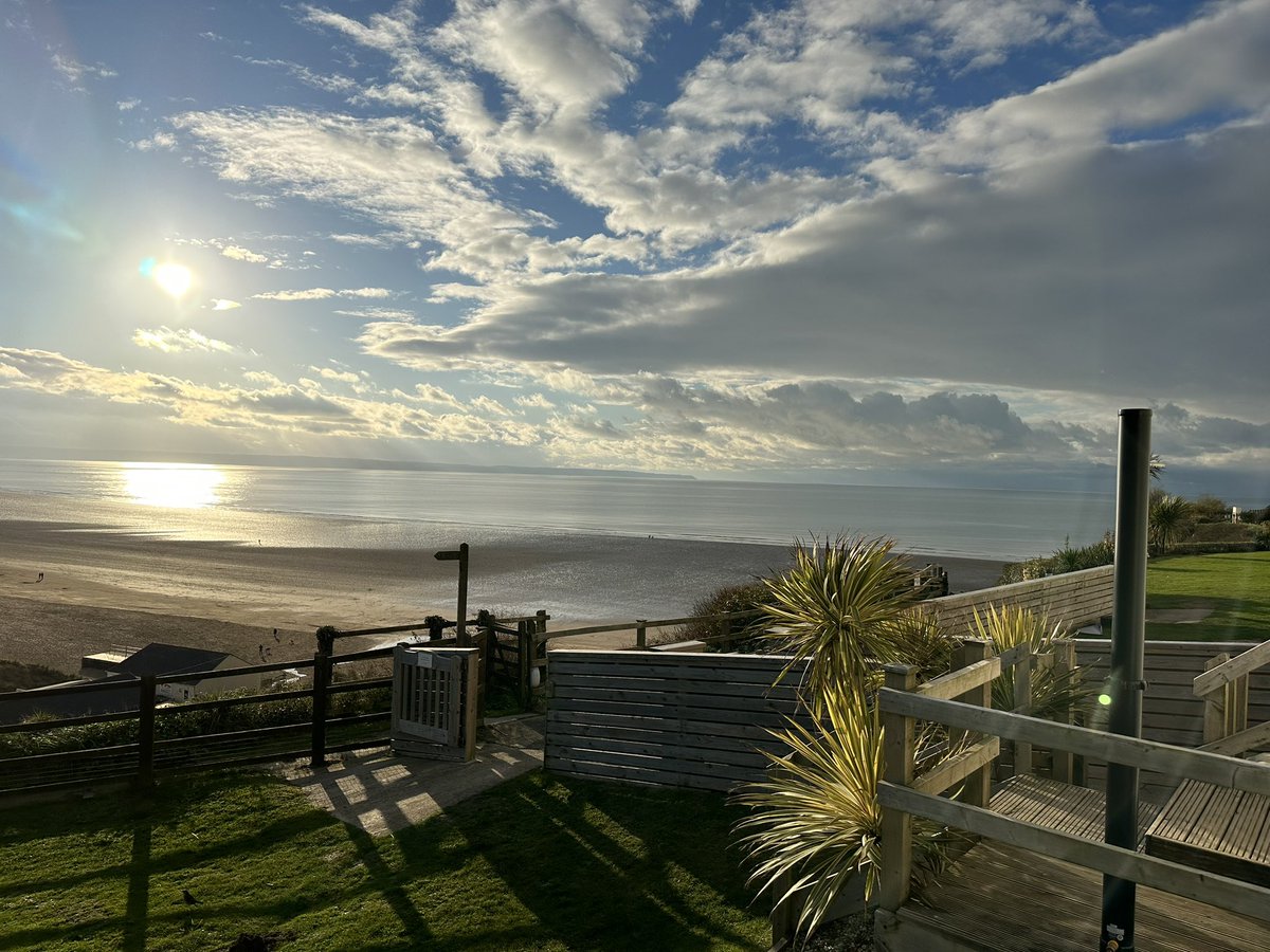 James Harrison ๐ดโโ ๏ธ (@jamespirates) on Twitter photo North Devon showing off today. Stunning views across Saunton Sands from the <a href="/SauntonSandsHot/">Saunton Sands Hotel</a> North Devon showing off today. Stunning views across Saunton Sands from the <a href="/SauntonSandsHot/">Saunton Sands Hotel</a>