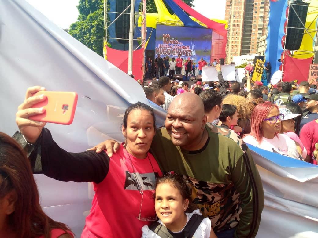 vargas_mimou's tweet photo. Aquí vamos!! Cumpliendo la promesa de seguir juntos cumpliendo el legado de nuestro Comandante Eterno Hugo Chávez. 

#PlenoComoLaLunaLlena seguimos en unidad perfecta. 

@NicolasMaduro https://t.co/2ihNHT4lXv